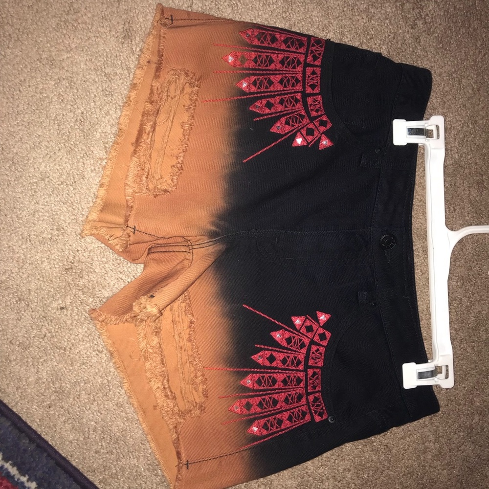 Tribal embroidery bleached shorts black